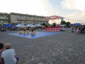 フラダンスを踊るサークルの皆さん