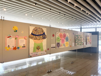 手形押し花アートの展示写真