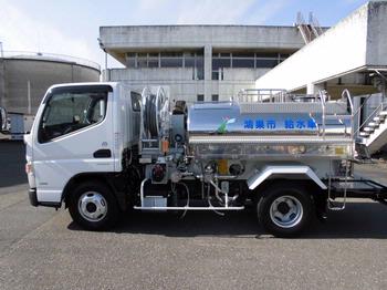 （写真）給水車左側