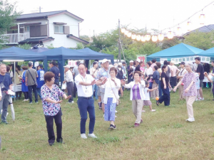 踊りを教えていただく市長