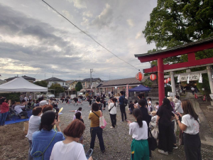 多くの地域住民が集う様子