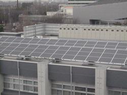 （写真）新館に太陽光発電システム