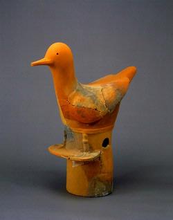 動物埴輪水かきを表現する白鳥の修復前の画像