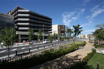 （写真）駐車場棟（市営駐車場）