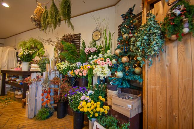 季節の花の香に包まれる店内の写真