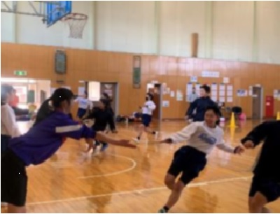 ランニングをする生徒