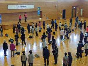 講師の説明に耳を傾ける参加者の皆さん