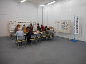 生涯学習フェスティバル体験・展示コーナー画像その２（更生保護、工作）