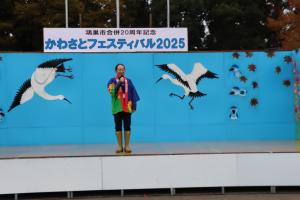 かわさとフェスティバル2025で挨拶をする市長