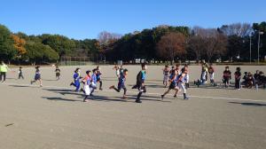 力走をする小学生たち