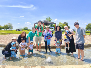 ひなおやクラブ活動写真5 公園で水遊び
