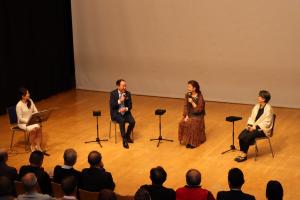 市長、南野さん、井草監督とのトークショーの様子