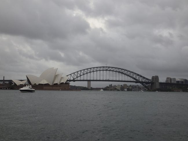 海とオペラハウス