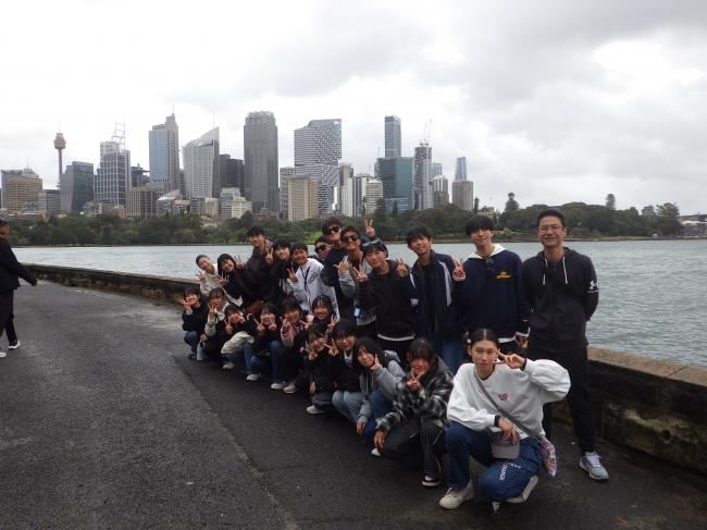 海辺での集合写真