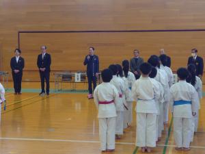 開催にあたり挨拶をする市長