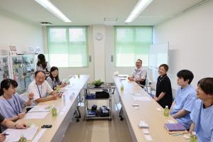 中堅職員さんとの懇談の様子