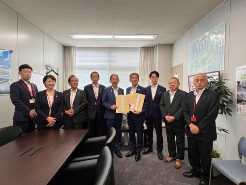富山道路局官房審議官へ要望書を提出