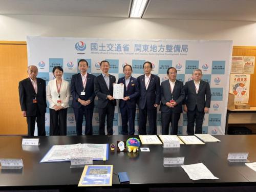 橋本関東地方整備局長へ要望書を提出