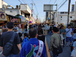 にぎわう中山道の様子