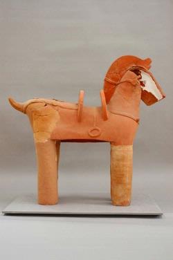 動物埴輪飾り馬２の修復前の画像