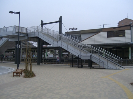 （写真）北鴻巣駅階段