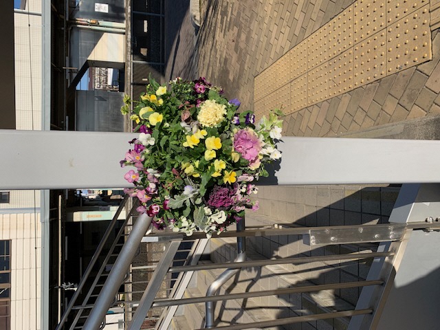 北鴻巣駅西口に装飾した花